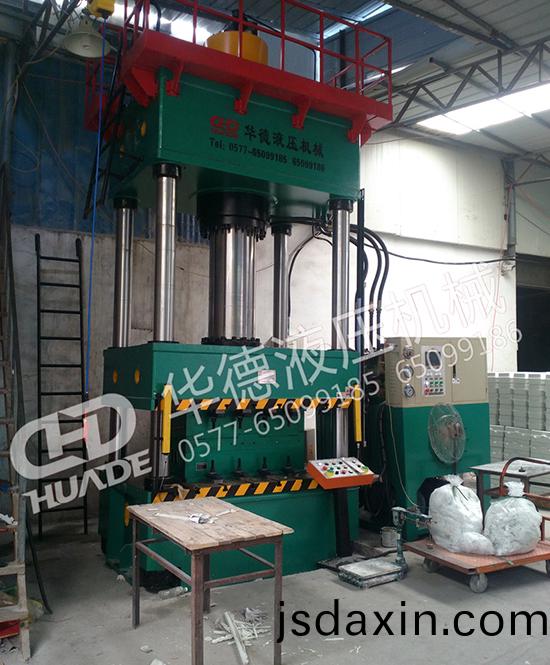 HDY71係列四柱液(ye)壓機(ji)